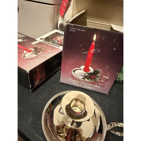 Pair of Vintage Wm. A. Rogers festive chamberstick candle holder silver plated - Picture 3 of 5